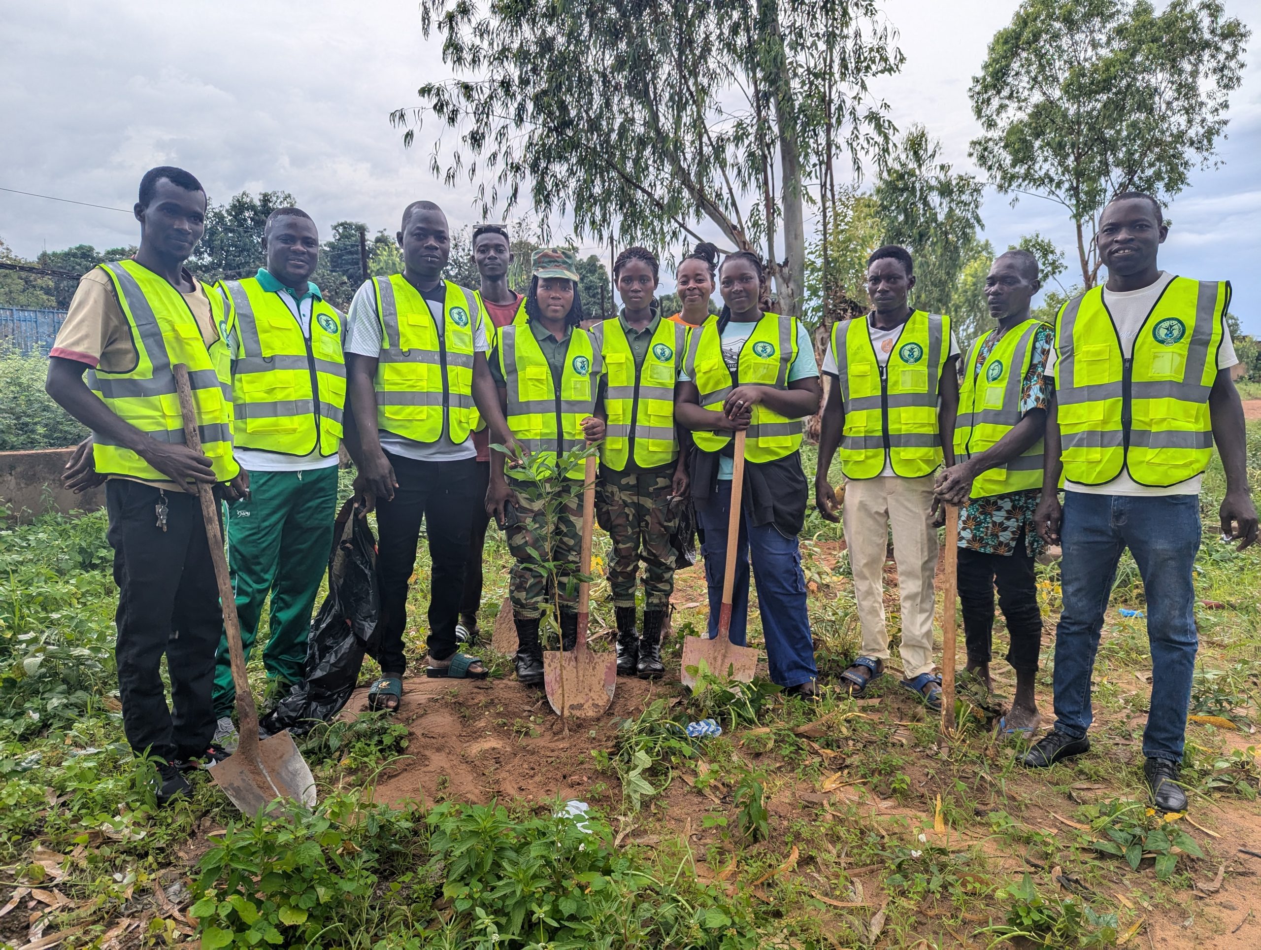 🌳 𝐏𝐥𝐚𝐧𝐭𝐚𝐭𝐢𝐨𝐧 𝐝𝐞 𝐜𝐨𝐦𝐩𝐞𝐧𝐬𝐚𝐭𝐢𝐨𝐧 à 𝐓𝐞𝐧𝐤𝐨𝐝𝐨𝐠𝐨 : 𝐈𝐃𝐃 𝐩𝐨𝐮𝐫𝐬𝐮𝐢𝐭 𝐬𝐞𝐬 𝐚𝐜𝐭𝐢𝐨𝐧𝐬 𝐩𝐨𝐮𝐫 𝐥’𝐞𝐧𝐯𝐢𝐫𝐨𝐧𝐧𝐞𝐦𝐞𝐧𝐭 !